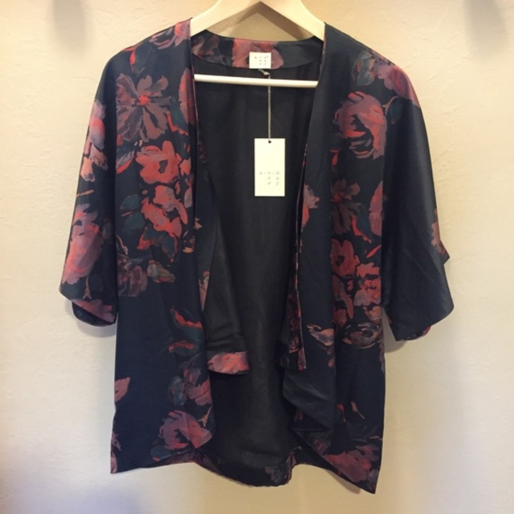 a new day NWOT Kimono ❤️